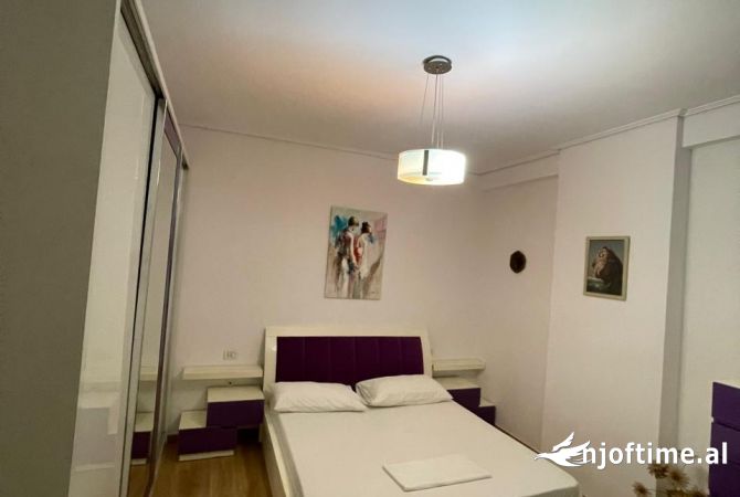 Shtepi me qera Apartament ne Tirane, 2+1, Mobilimi E mobiluar, Pagesa 550  Euro.