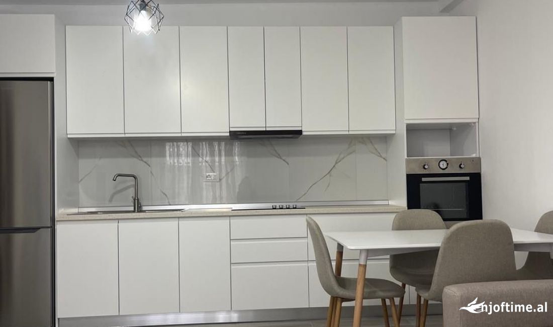 Shtepi me qera Apartament ne Tirane, 2+1, Mobilimi E mobiluar, Pagesa 500  Euro.