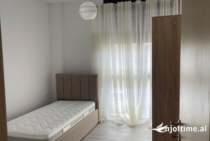 Shtepi me qera Apartament ne Tirane, 2+1, Mobilimi E mobiluar, Pagesa 500  Euro.