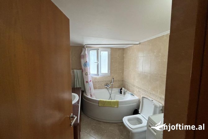 Shtepi me qera 2+1 ne Tirane - 400 Euro