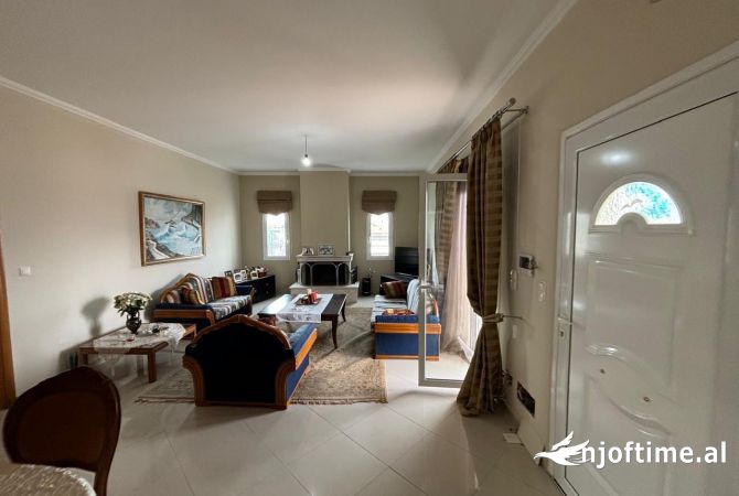 Shtepi me qera 2+1 ne Tirane - 400 Euro