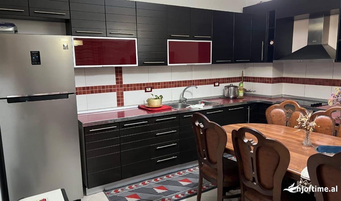 Shtepi me qera Apartament ne Tirane, 2+1, Mobilimi E mobiluar, Pagesa 400  Euro.