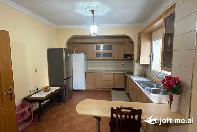 Shtepi me qera 1+1 ne Tirane - 380 Euro