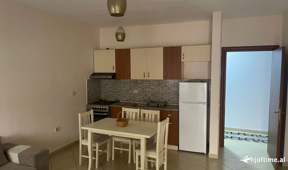 Shtepi me qera Apartament ne Tirane, 2+1, Mobilimi E mobiluar, Pagesa 500  Euro.