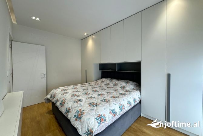 Shtepi ne shitje Apartament ne Tirane, 2+1, Mobilimi E mobiluar, Pagesa 156,000  Euro.