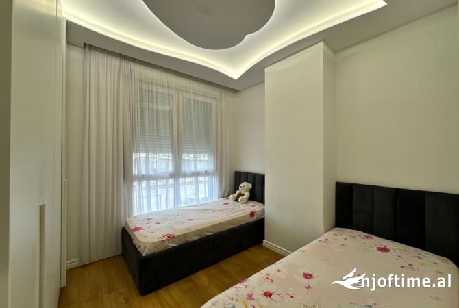 Shtepi ne shitje Apartament ne Tirane, 2+1, Mobilimi E mobiluar, Pagesa 156,000  Euro.