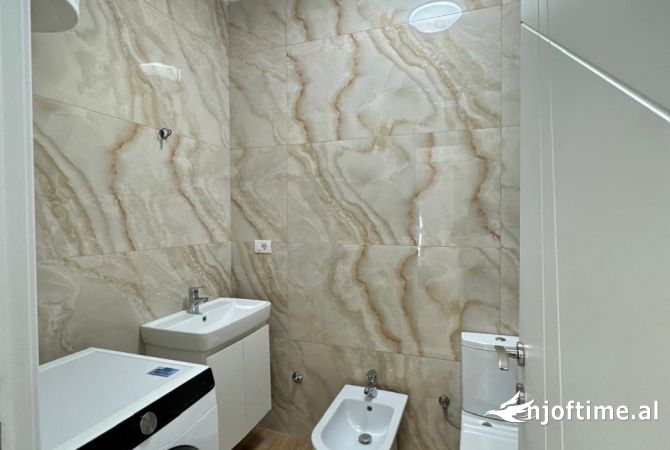 Shtepi ne shitje Apartament ne Tirane, 2+1, Mobilimi E mobiluar, Pagesa 156,000  Euro.