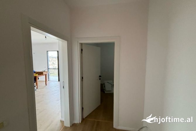 Shtepi me qera Apartament ne Tirane, 2+1, Mobilimi Pjeserisht e mobiluar, Pagesa 450  Euro.
