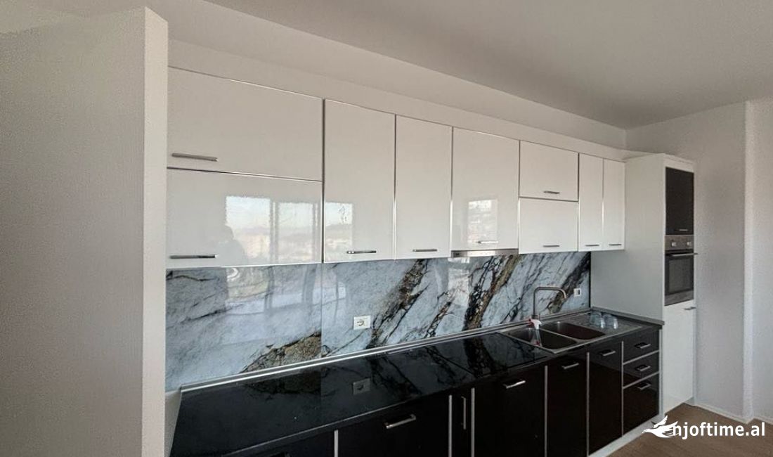 Shtepi me qera Apartament ne Tirane, 2+1, Mobilimi Pjeserisht e mobiluar, Pagesa 450  Euro.