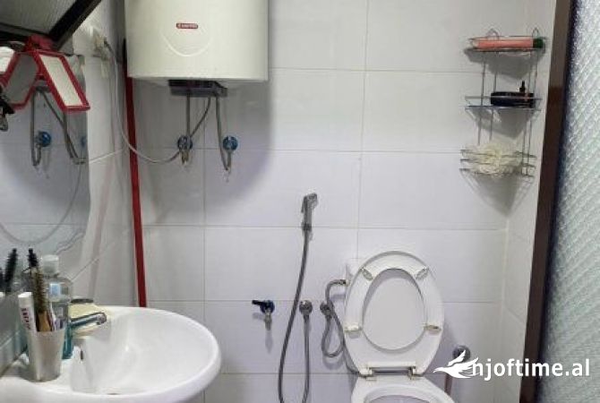 Shtepi me qera Apartament ne Tirane, 1+1, Mobilimi E mobiluar, Pagesa 260  Euro.