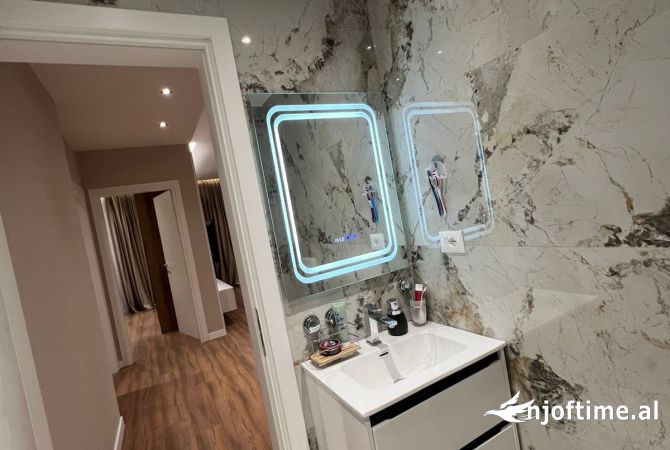 Shtepi ne shitje Apartament ne Tirane, 2+1, Mobilimi E mobiluar, Pagesa 125,000  Euro.