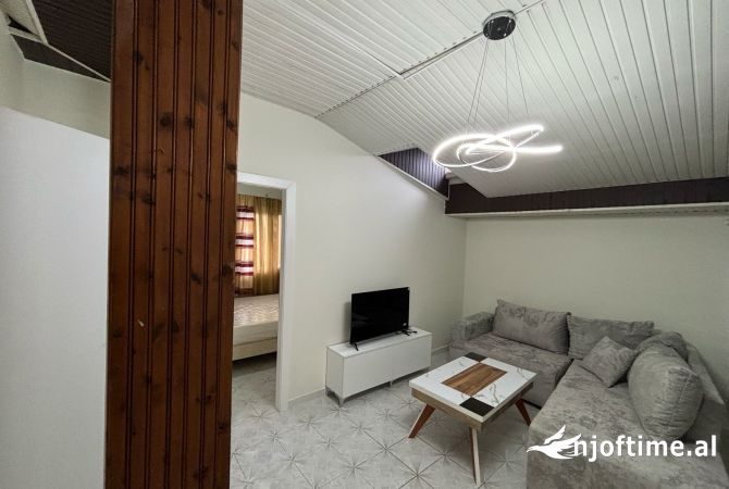 Shtepi me qera 2+1 ne Tirane - 400 Euro