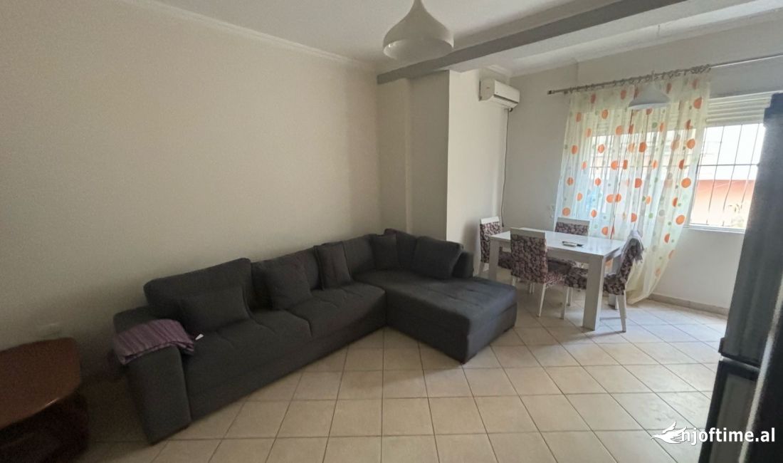Shtepi me qera Apartament ne Tirane, 1+1, Mobilimi E mobiluar, Pagesa 450  Euro.