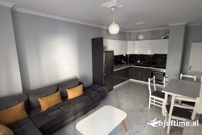 Shtepi me qera 2+1 ne Tirane - 450 Euro