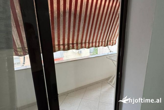 Shtepi me qera Apartament ne Tirane, 1+1, Mobilimi E mobiluar, Pagesa 500  Euro.