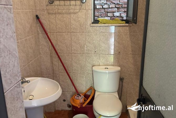 Shtepi me qera Apartament ne Tirane, 2+1, Mobilimi E mobiluar, Pagesa 350  Euro.