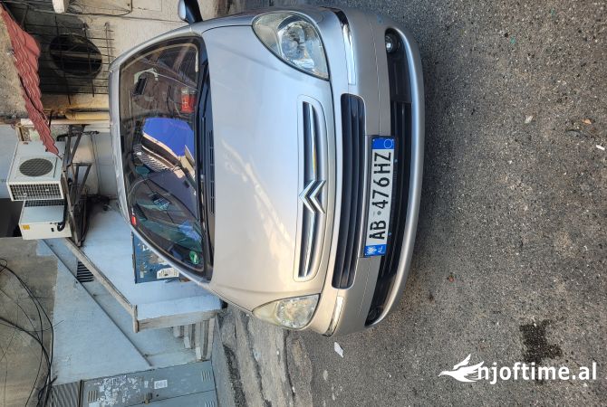 Makina ne shitje ne Tirane - 2,500 Euro