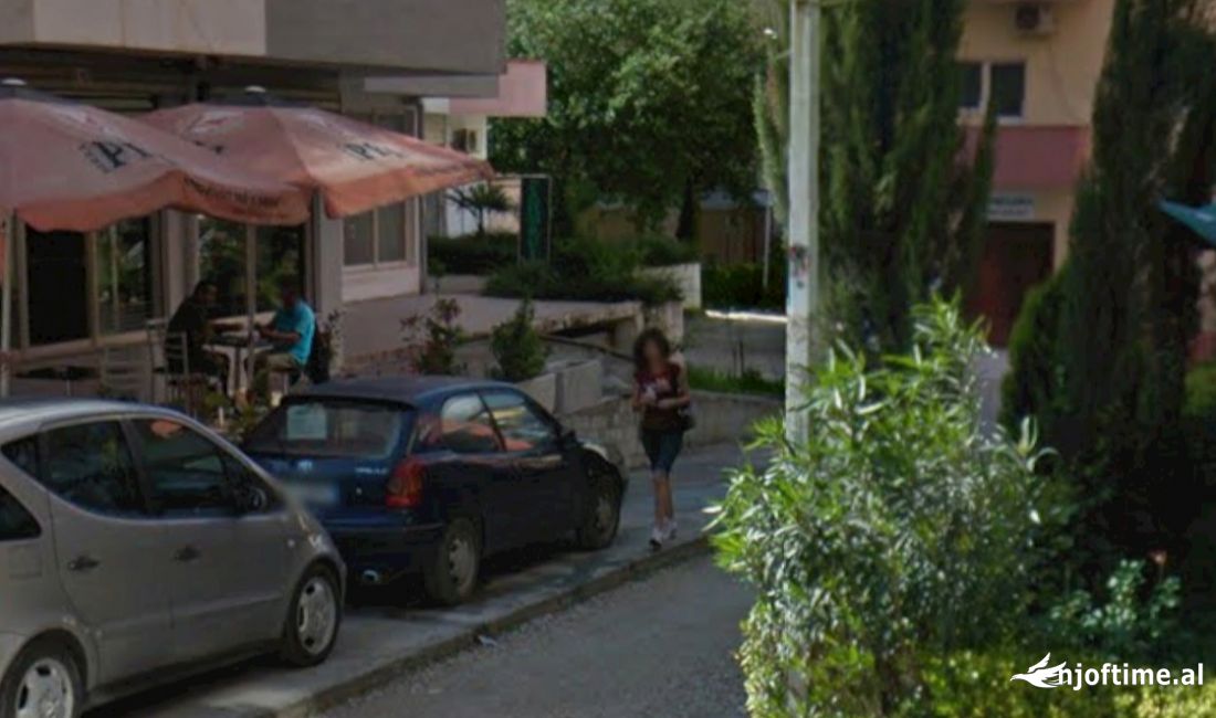 Jepet ambjent biznesi me qera te Rr.