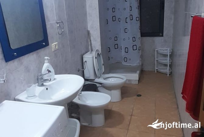 Shtepi me qera Apartament ne Tirane, 2+1, Mobilimi E mobiluar, Pagesa 750  Euro.
