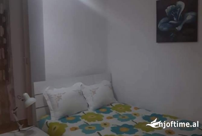 Shtepi me qera Apartament ne Tirane, 2+1, Mobilimi E mobiluar, Pagesa 750  Euro.