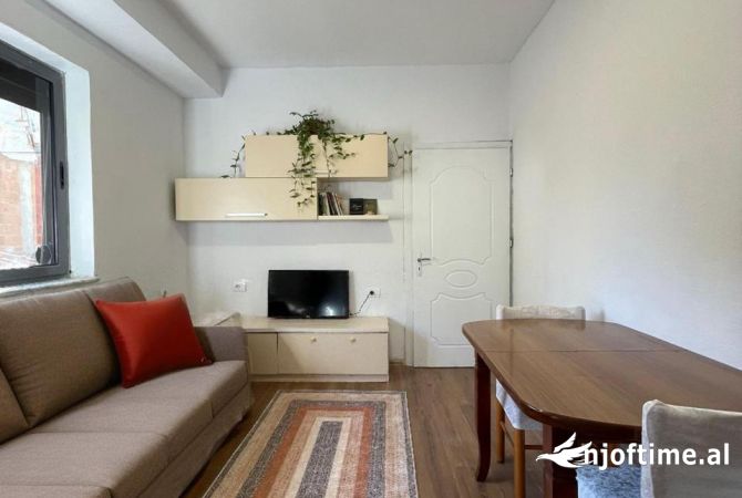 Shtepi me qera 1+1 ne Tirane - 50,000 Leke