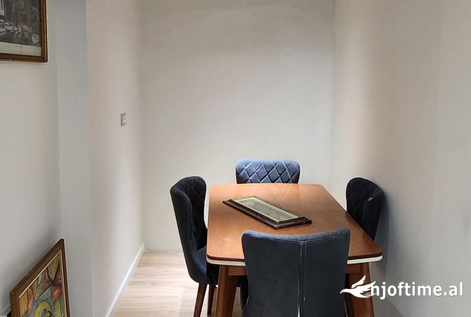 Shtepi me qera Shtepi Private ne Tirane, 1+1, Mobilimi E mobiluar, Pagesa 500  Euro.