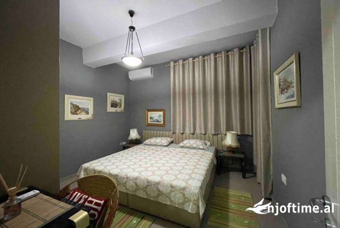 Shtepi me qera Apartament ne Tirane, 2+1, Mobilimi E mobiluar, Pagesa 550  Euro.