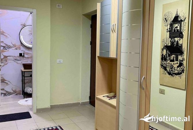 Shtepi me qera Apartament ne Tirane, 2+1, Mobilimi E mobiluar, Pagesa 550  Euro.