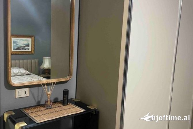 Shtepi me qera Apartament ne Tirane, 2+1, Mobilimi E mobiluar, Pagesa 550  Euro.