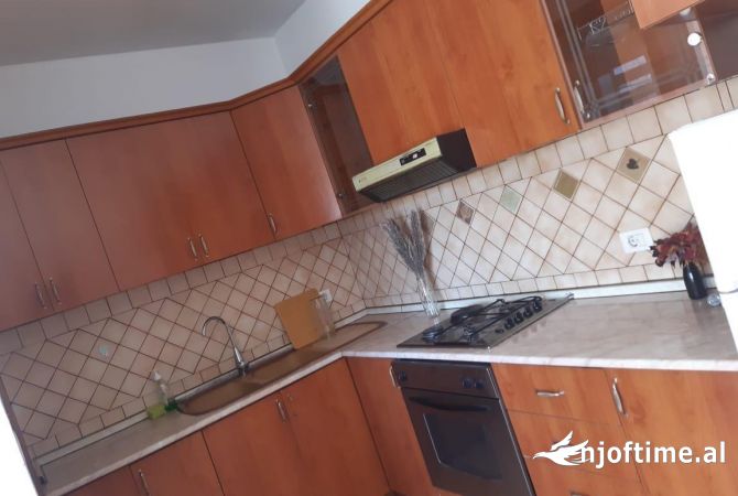 Shtepi me qera 1+1 ne Tirane - 39,000 Leke