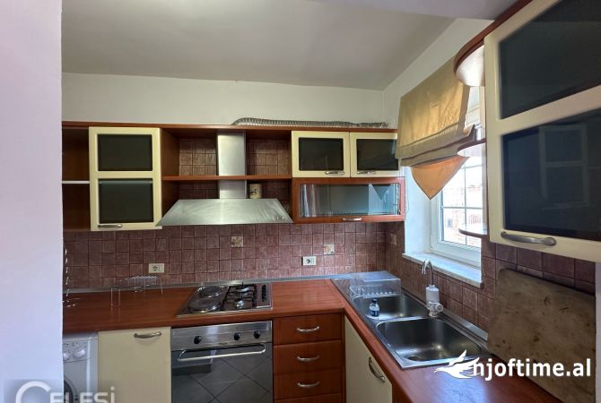 Shtepi me qera Apartament ne Tirane, 2+1, Mobilimi E mobiluar, Pagesa 500  Euro.