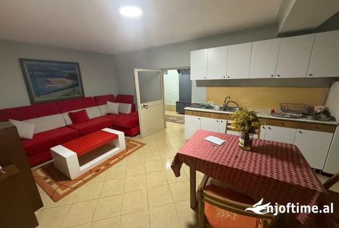 Shtepi me qera Apartament ne Tirane, 1+1, Mobilimi E mobiluar, Pagesa 400  Euro.