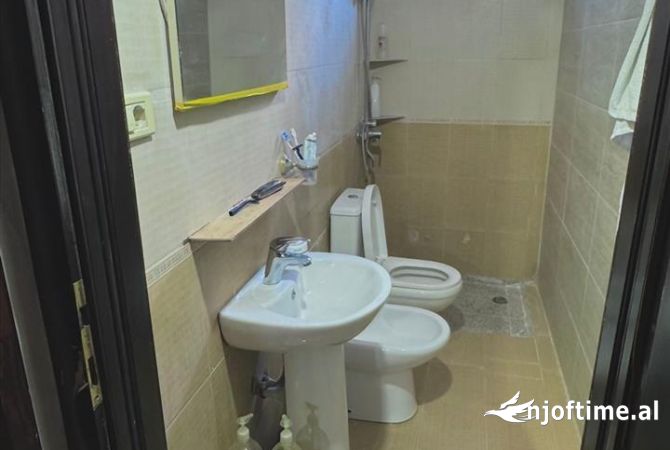 Shtepi me qera Apartament ne Tirane, 1+1, Mobilimi E mobiluar, Pagesa 390  Euro.