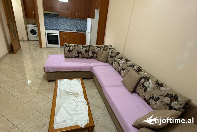 Shtepi me qera Apartament ne Tirane, 1+1, Mobilimi E mobiluar, Pagesa 450  Euro.