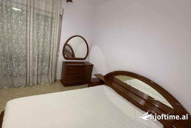 Shtepi me qera Apartament ne Tirane, 1+1, Mobilimi E mobiluar, Pagesa 450  Euro.