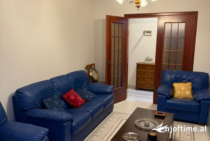 Shtepi me qera Apartament ne Tirane, 2+1, Mobilimi E mobiluar, Pagesa 700  Euro.
