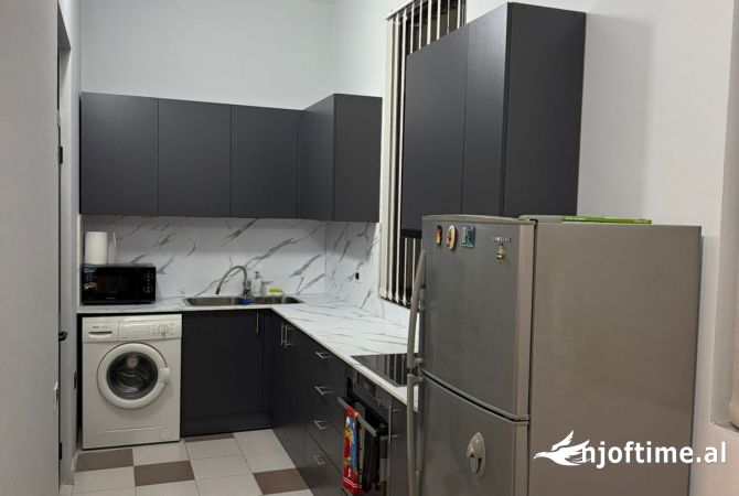 Shtepi me qera Apartament ne Tirane, 2+1, Mobilimi E mobiluar, Pagesa 700  Euro.
