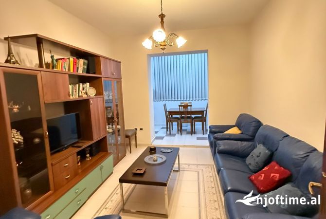 Shtepi me qera 2+1 ne Tirane - 700 Euro