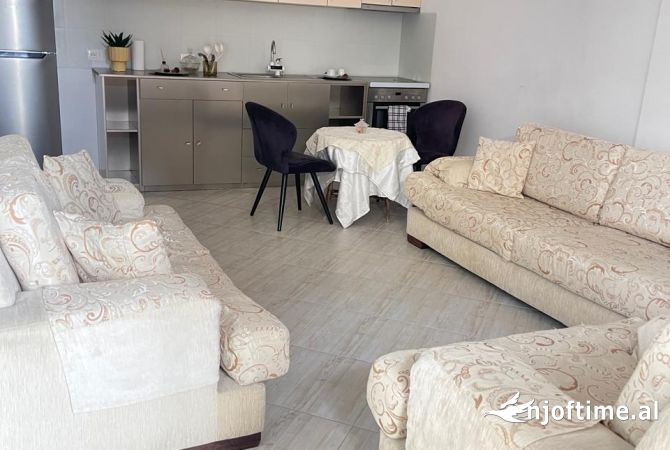 Shtepi me qera 1+1 ne Tirane - 370 Euro