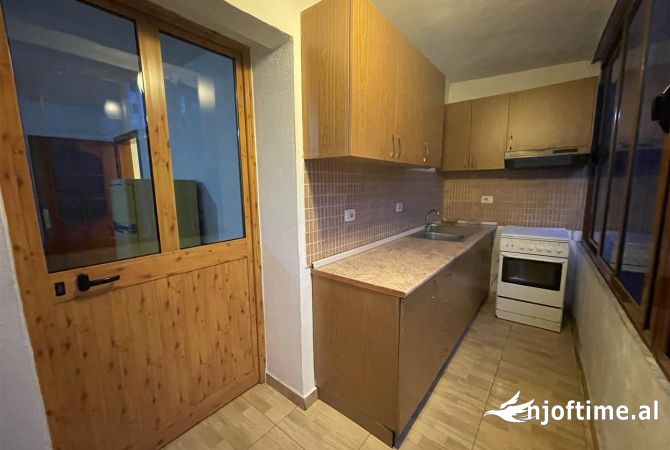 Shtepi me qera 1+1 ne Tirane - 40,000 Leke