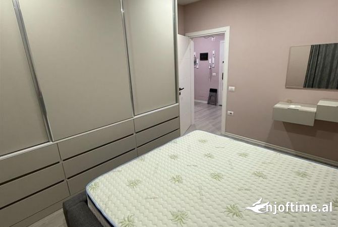 Shtepi me qera Apartament ne Tirane, 2+1, Mobilimi E mobiluar, Pagesa 420  Euro.