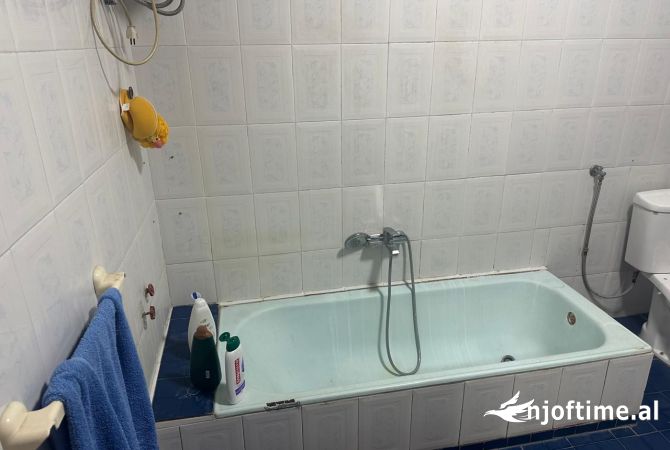 Shtepi me qera 1+1 ne Tirane - 40,000 Leke