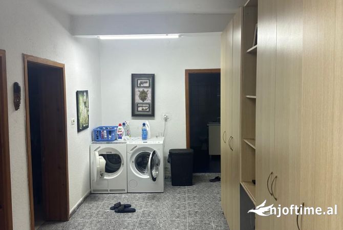 Shtepi me qera Shtepi Private ne Tirane, 1+1, Mobilimi E mobiluar, Pagesa 40,000  Leke.