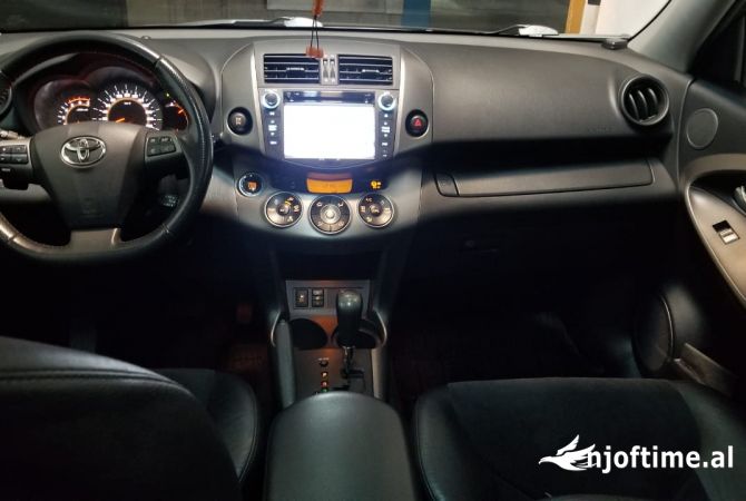 Makina ne shitje ne Tirane - 8,500 Euro