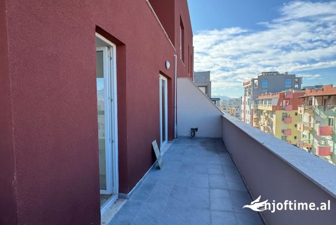 Shitet  Apartament 2+1. Apartamenti ndodhet në rrugen Dritan Hoxha