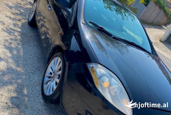 Makina ne shitje ne Tirane - 31,500 Euro