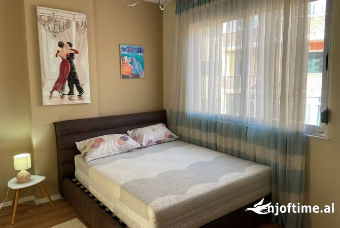 Shtepi me qera Apartament ne Tirane, 2+1, Mobilimi E mobiluar, Pagesa 550  Euro.