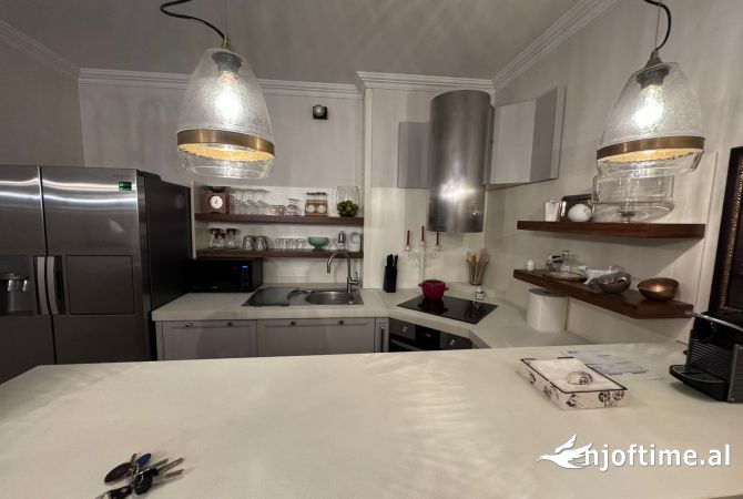 Shtepi me qera 3+1 ne Tirane - 2,000 Euro