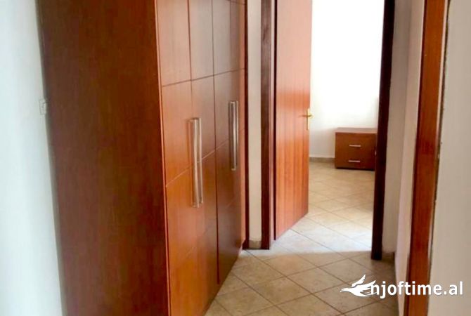 Shtepi me qera 2+1 ne Tirane - 400 Euro