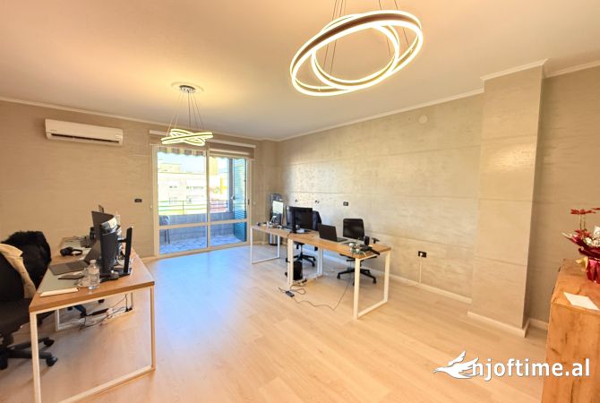 Ambient biznesi me qera 3+1 ne Tirane - 900 Euro